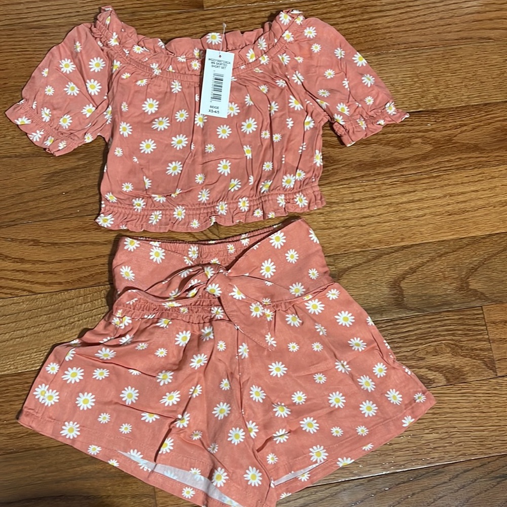 Cute , short sleeve  top and short outfit set